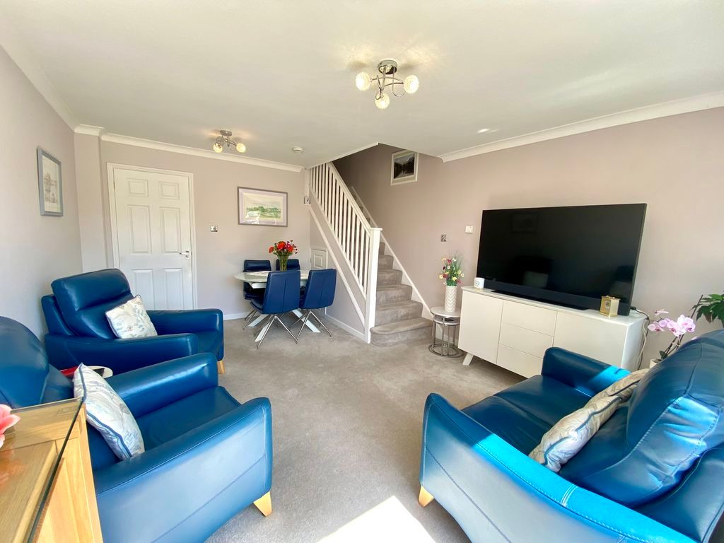 Property photo 3 of 17 Lounge