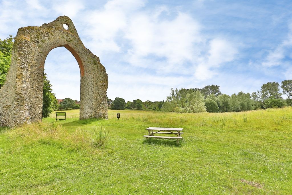 Property photo 3 of 14