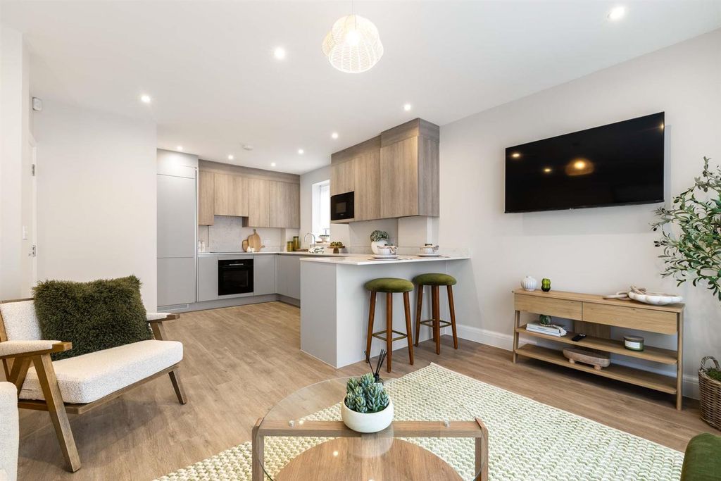 Property photo 2 of 12 3 Mclaren Court, 1 Cobham Road, Kt22  9Au-30.Jpg