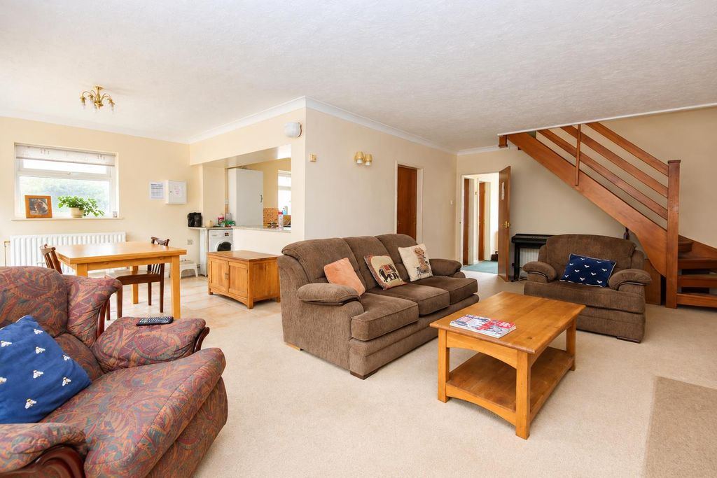 Property photo 2 of 14 B77c1821-8191-49Ef-B7Fb-6F2961c594B9.Png