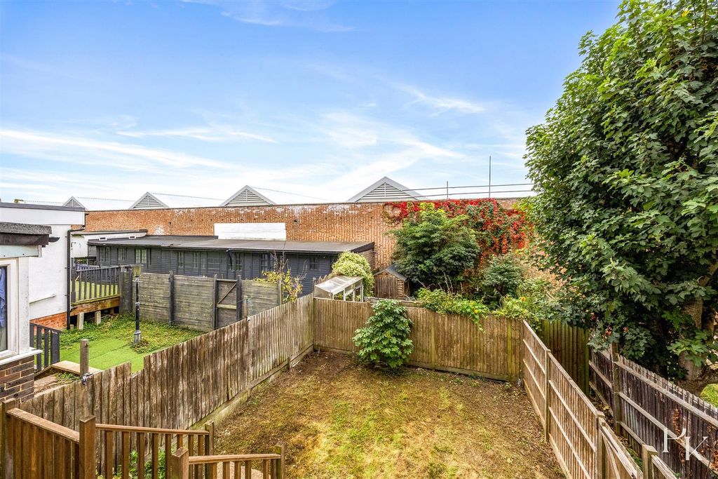 Property photo 3 of 13 Garden