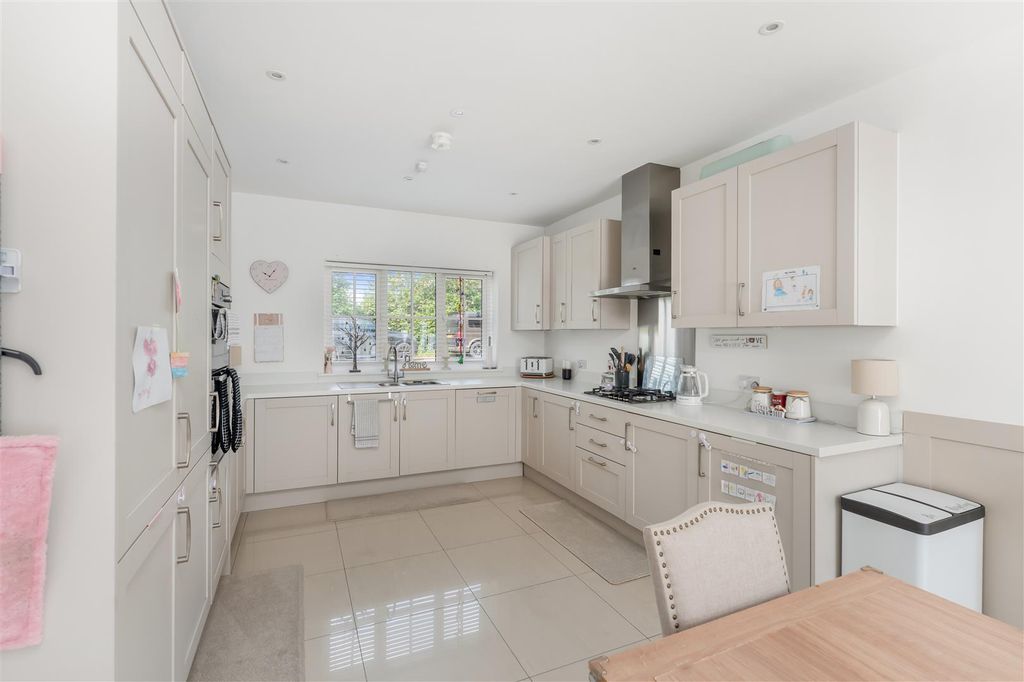 Property photo 2 of 24 4 Thenford Way, Banbury-16.Jpg