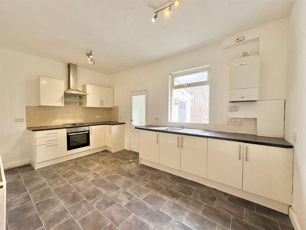 Property photo 3 of 9 Kitchen 1.Jpg