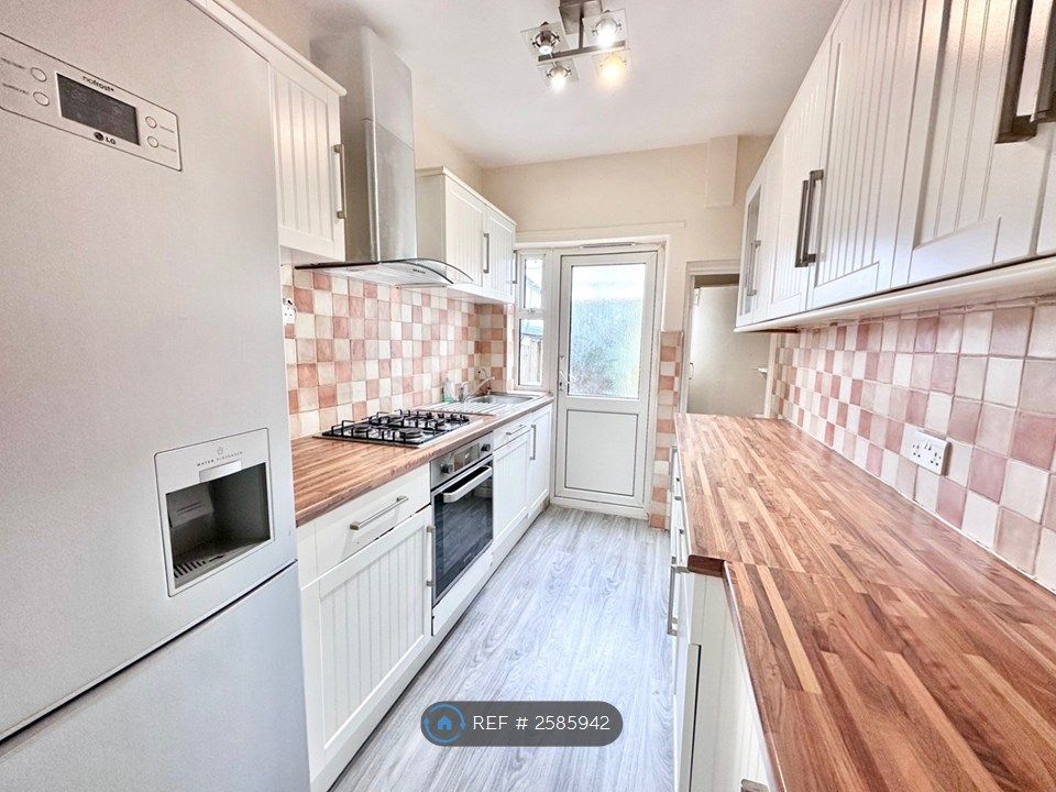 Property photo 1 of 10 Kitchen