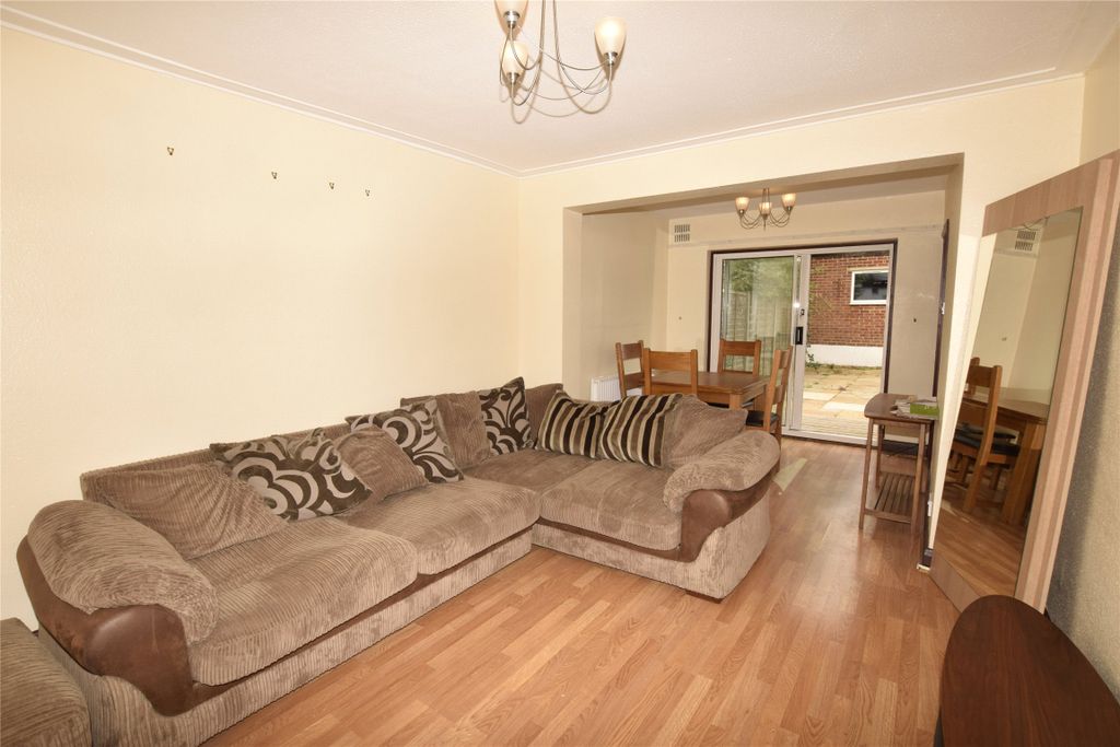 Property photo 2 of 7 Lounge