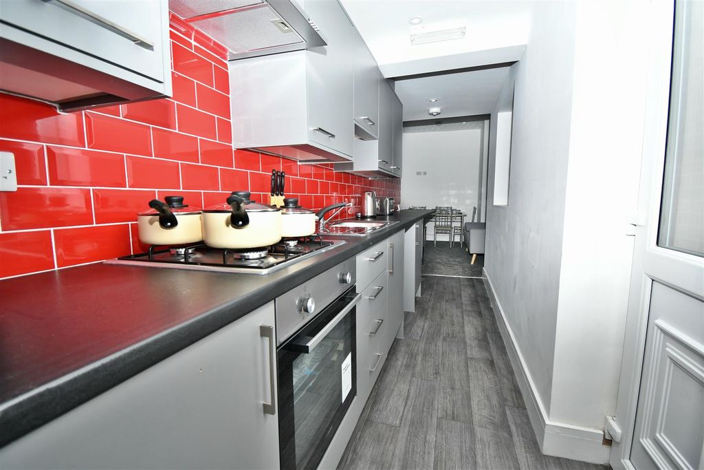 Property photo 2 of 15 18.Jpg
