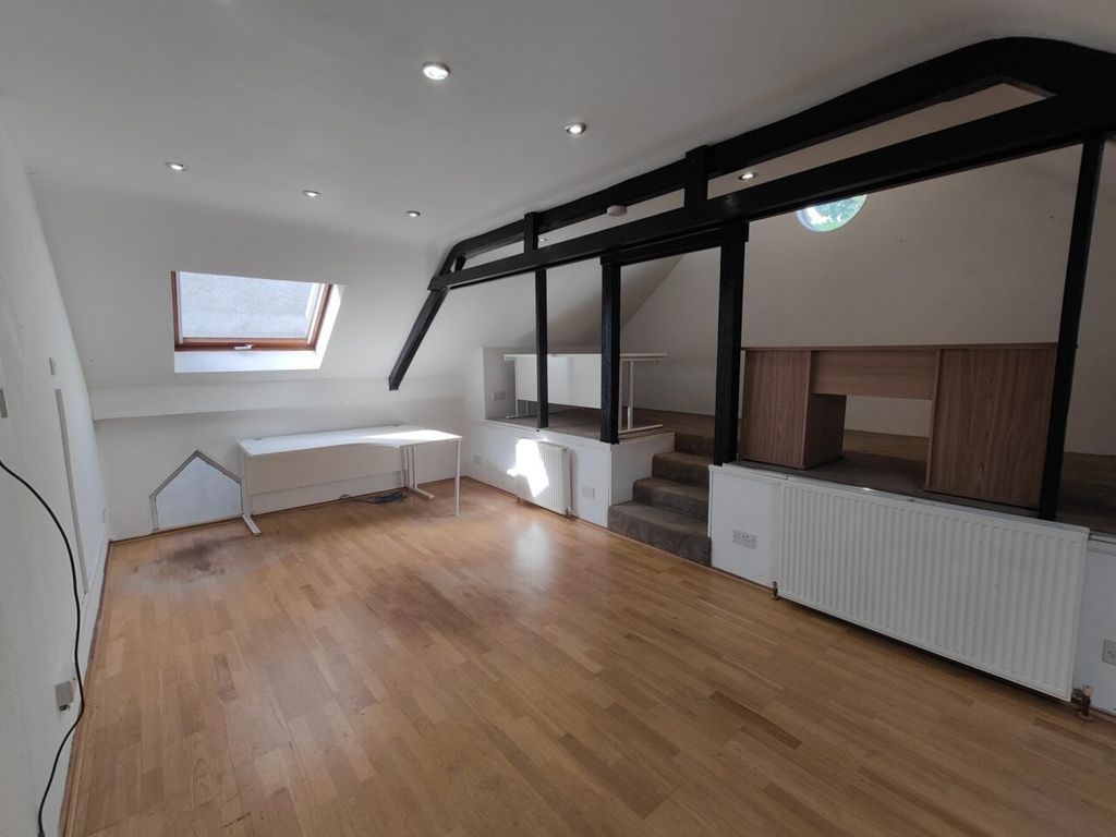 Property photo 1 of 2