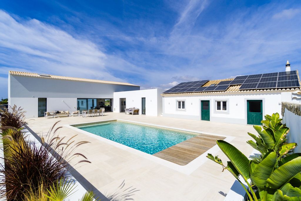 Property photo 1 of 33 Single-Storey 4-Bedroom Villa Near Carvoeiro And Benagil, Algarve