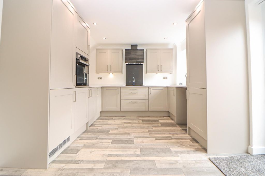 Property photo 3 of 13 Kitchen