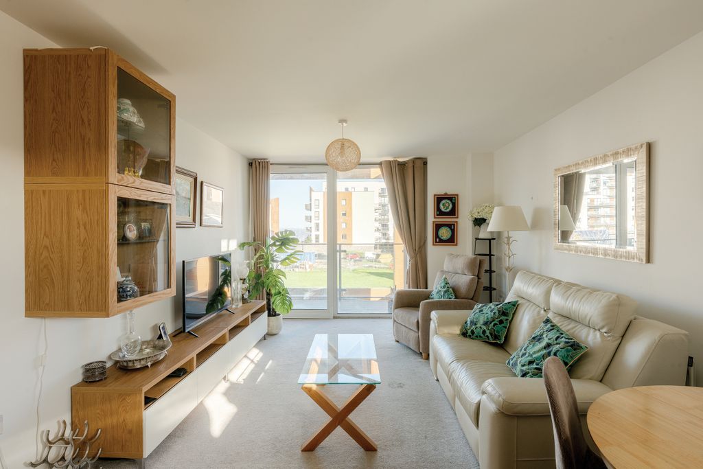 Property photo 3 of 17 Photo 2