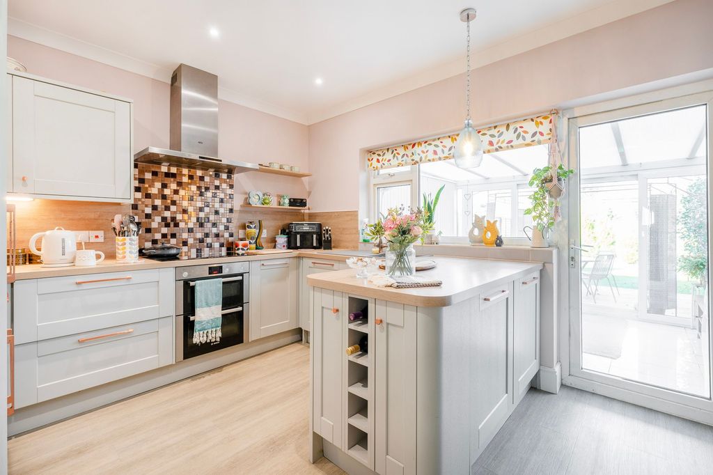 Property photo 3 of 23