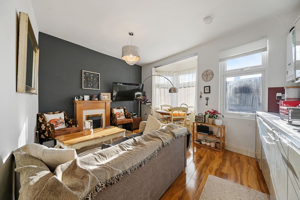 Property photo 2 of 11 10