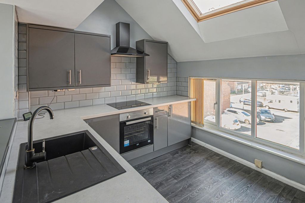 Property photo 3 of 9 20260312035456_Kitch