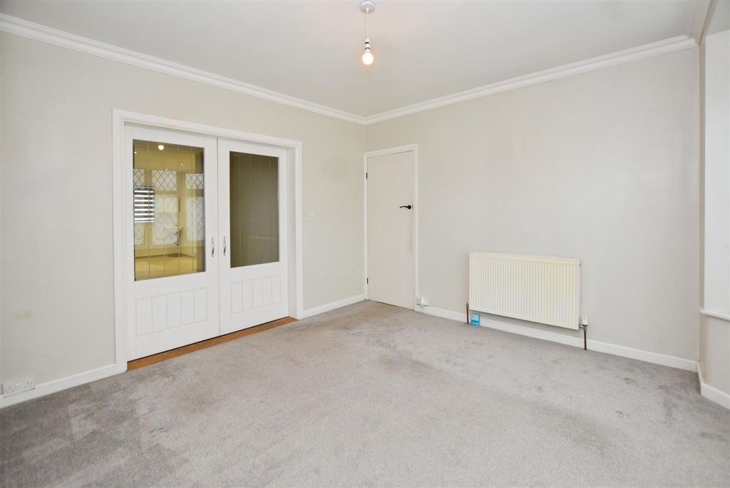 Property photo 3 of 24 Living Room