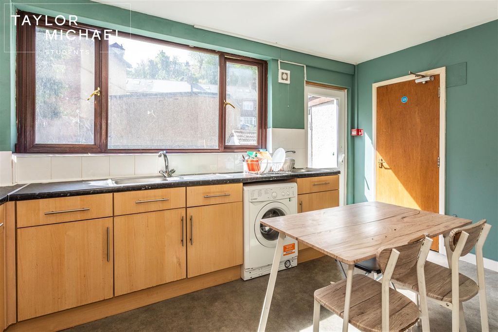 Property photo 2 of 17 Kitchen