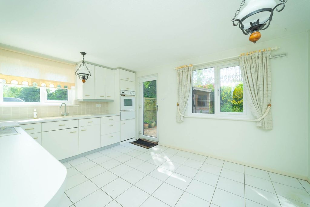 Property photo 3 of 11