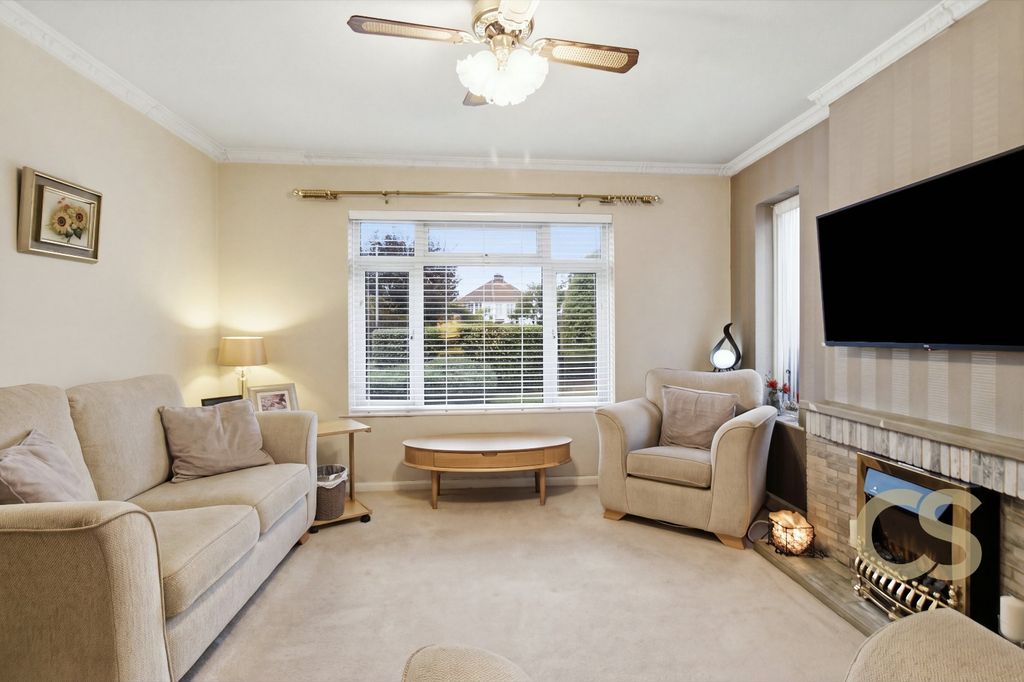 Property photo 2 of 10 4987403