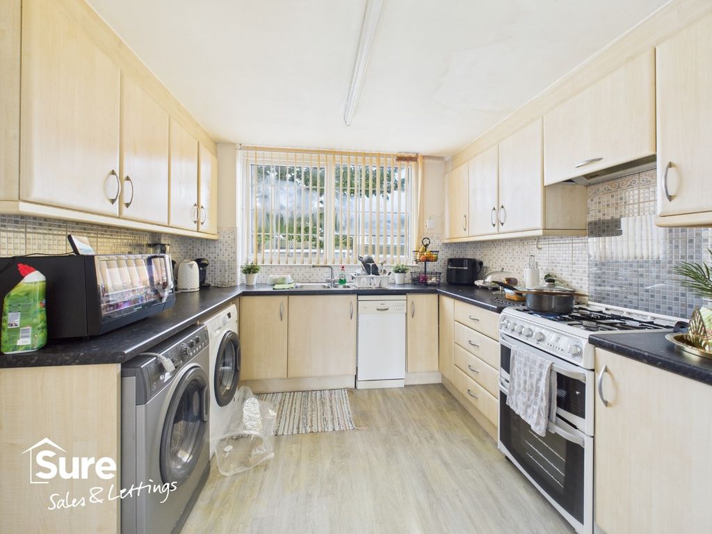 Property photo 3 of 17 4573972