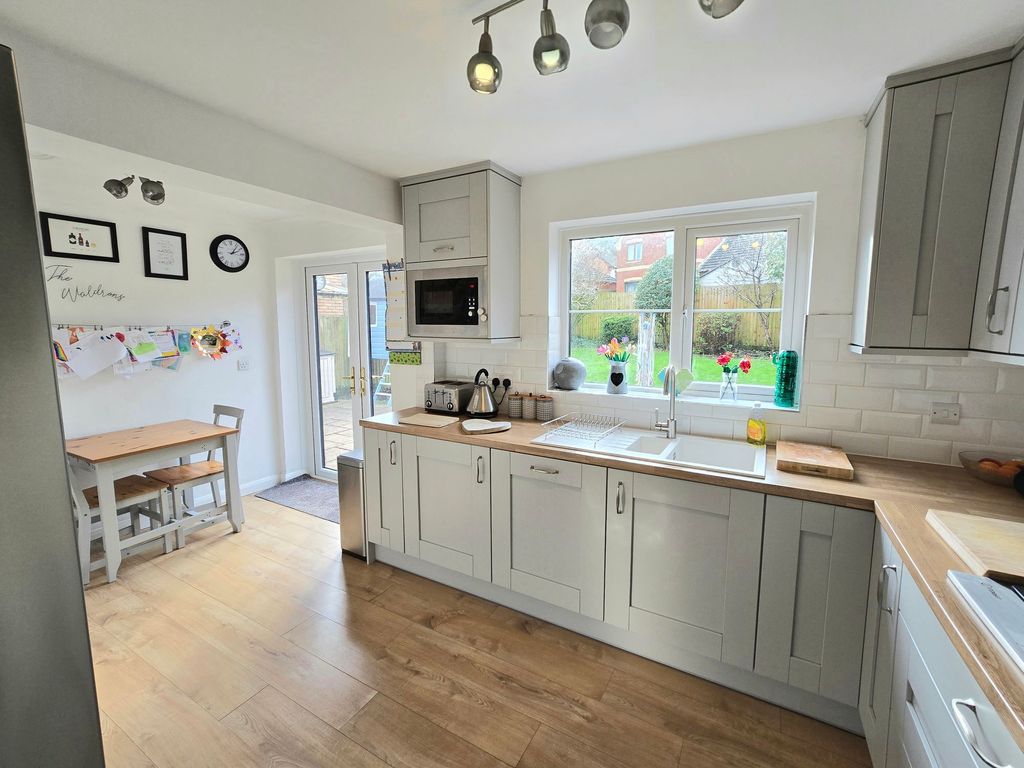 Property photo 3 of 27 Kitchen/Diner