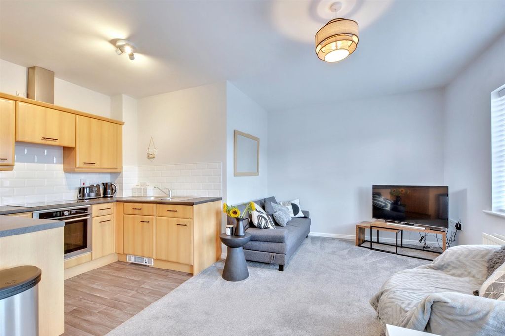 Property photo 3 of 11 Lounge_3.Jpeg