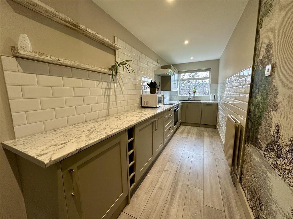 Property photo 3 of 9 Lounge/Kitchen