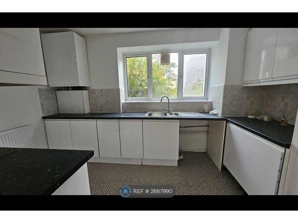 Property photo 2 of 13 Kitchen