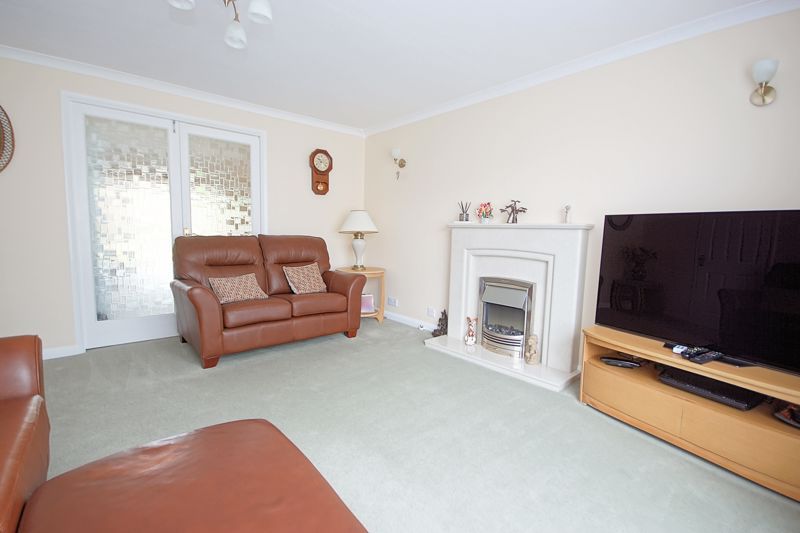 Property photo 3 of 18 Lounge