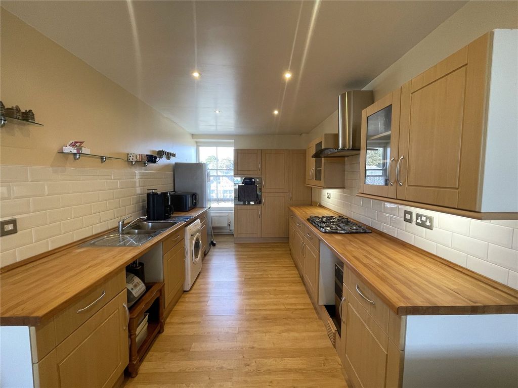 Property photo 3 of 10 Picture No. 12