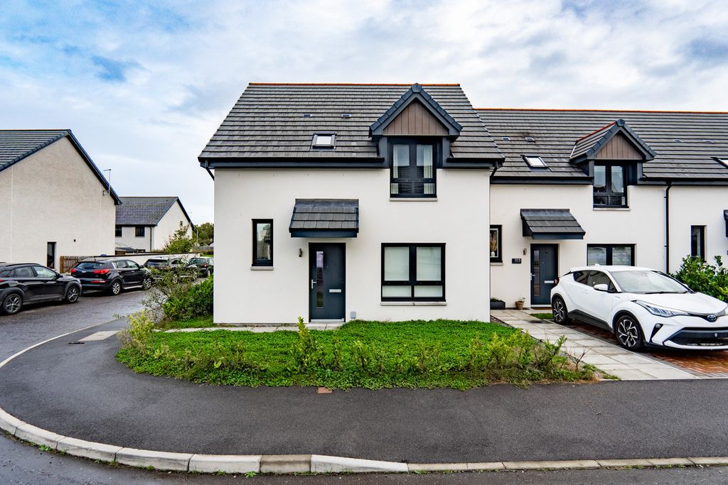 Property photo 1 of 32