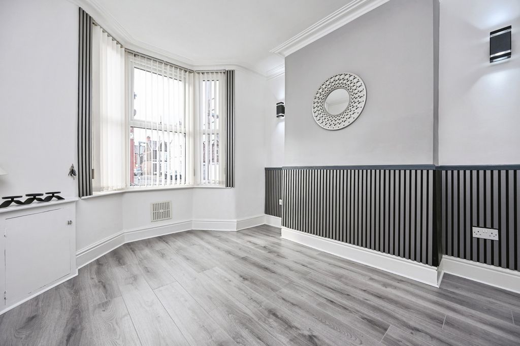 Property photo 3 of 14 Pbox-Img.Jpg