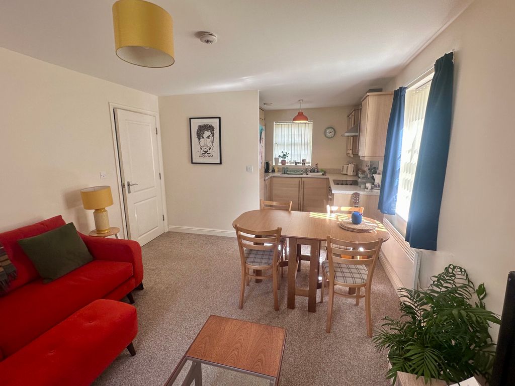 Property photo 2 of 9 Lounge 2