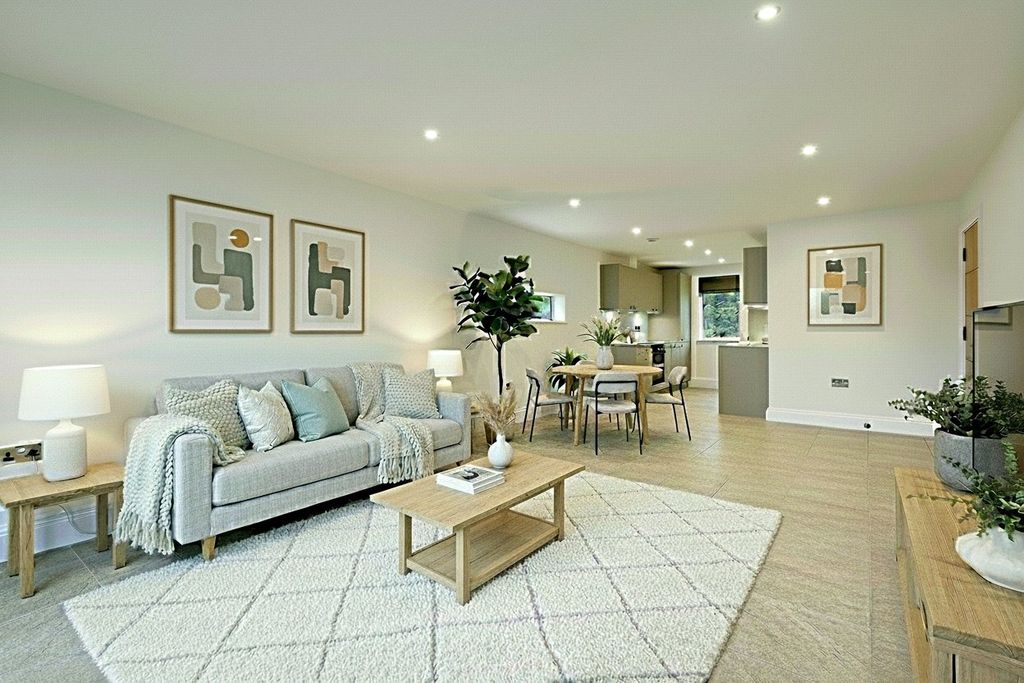 Property photo 2 of 21 House. Partnership