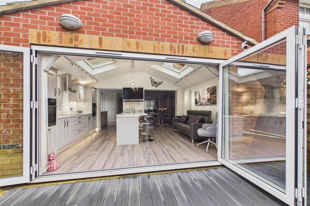 Property photo 2 of 26 Cam04235G0-Pr0133-Still028.Jpg