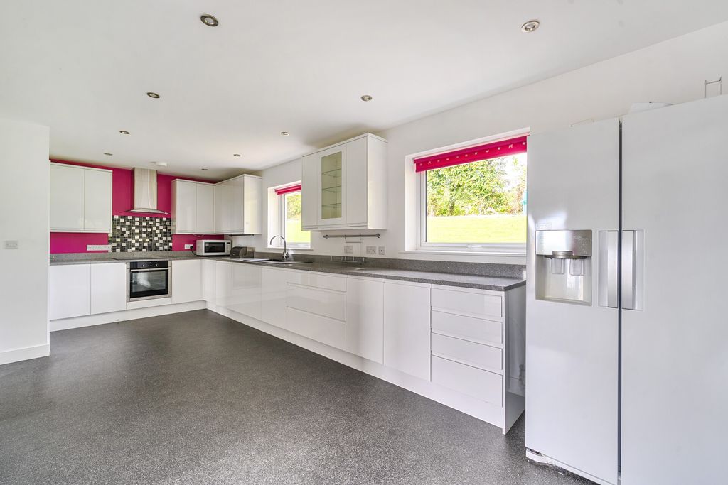 Property photo 2 of 18 2 - 14-6Aa1458643601-...