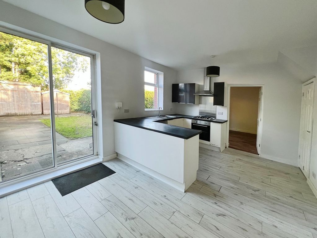 Property photo 3 of 17 Kitchen