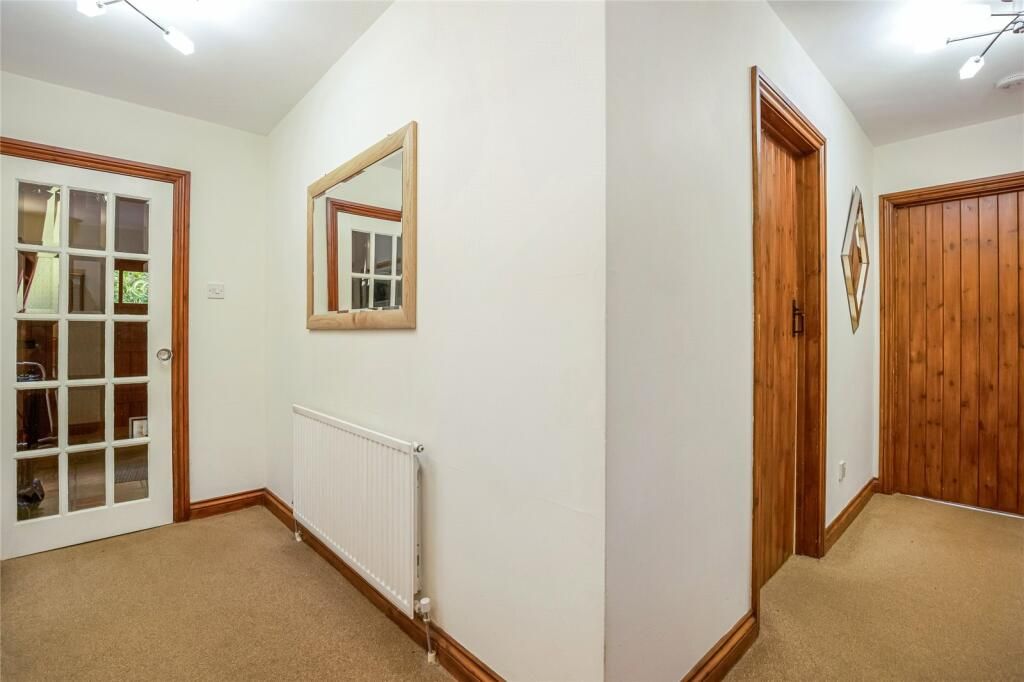 Property photo 3 of 23 Entrance Hall