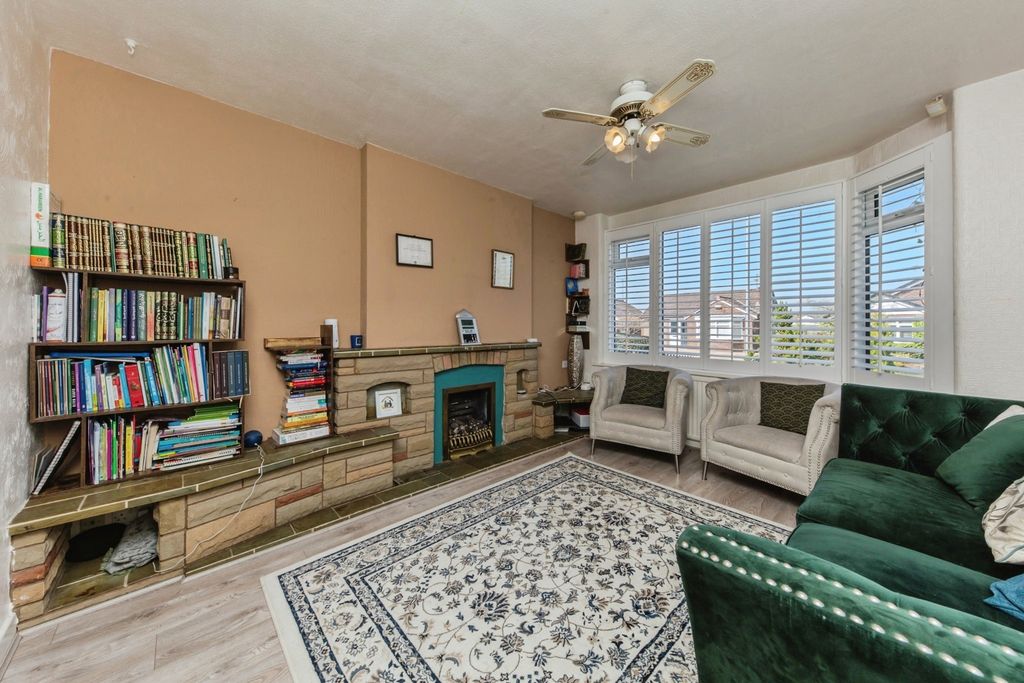 Property photo 2 of 17 Photo