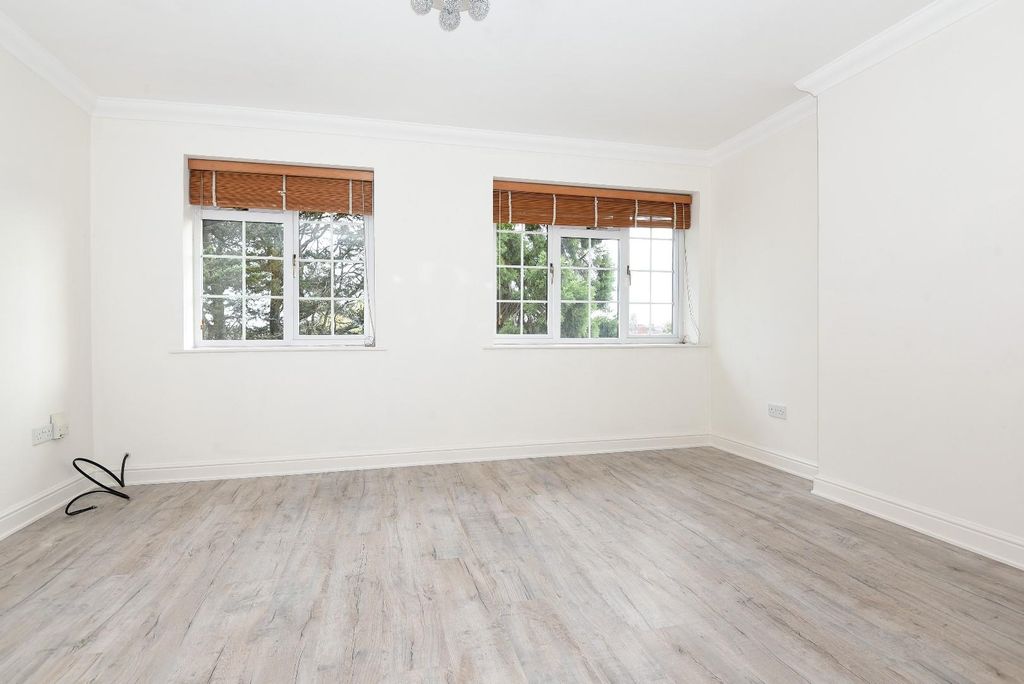 Property photo 2 of 5 Lr.Jpg