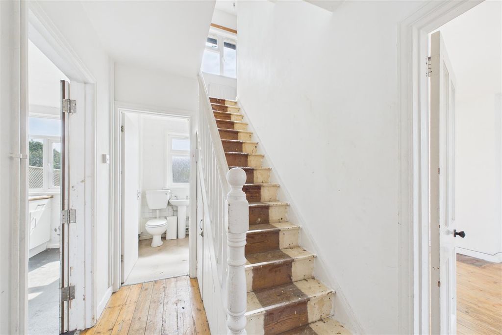 Property photo 2 of 16 Cam01894G0-Pr0286-Still018.Jpg