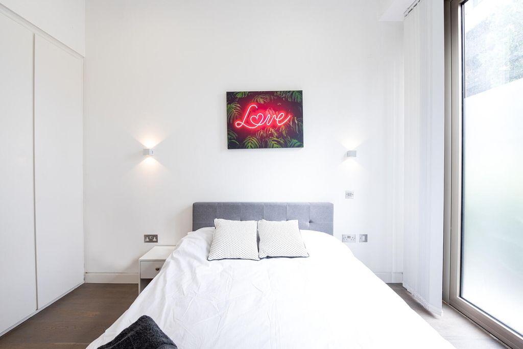 Property photo 2 of 12 Bedroom