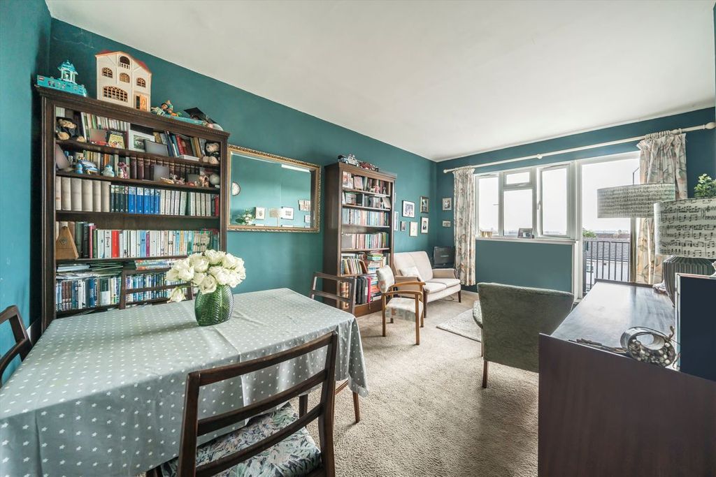 Property photo 3 of 6