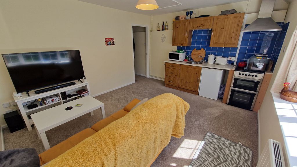 Property photo 3 of 7 Lounge/Kitchen Area