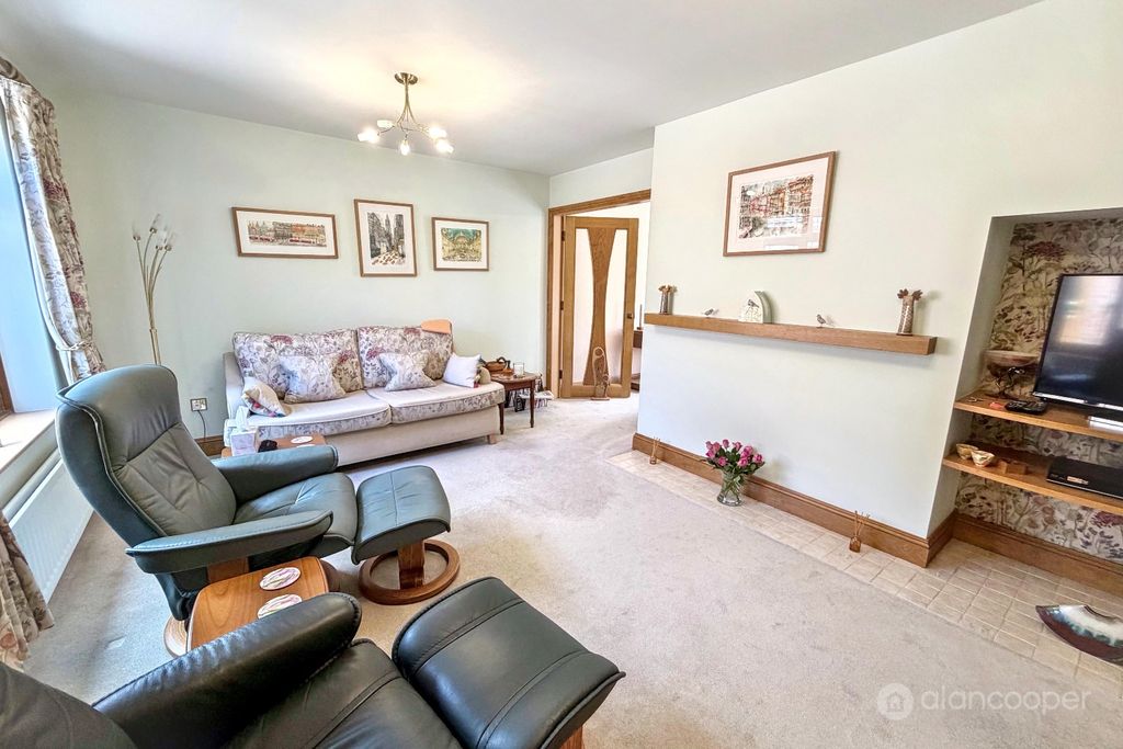 Property photo 2 of 25 5203896