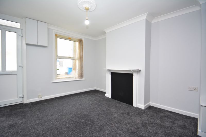Property photo 3 of 9 Photo 7