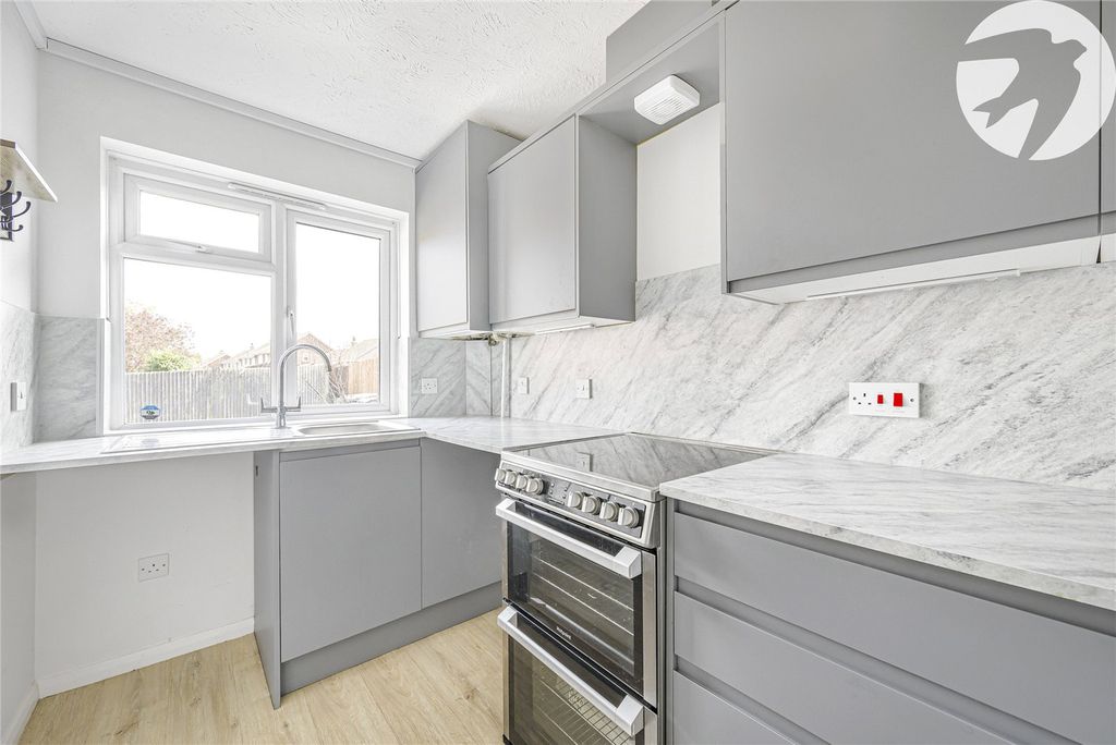 Property photo 3 of 20 Kitchen