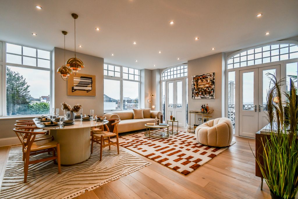 Property photo 2 of 16 Gallery