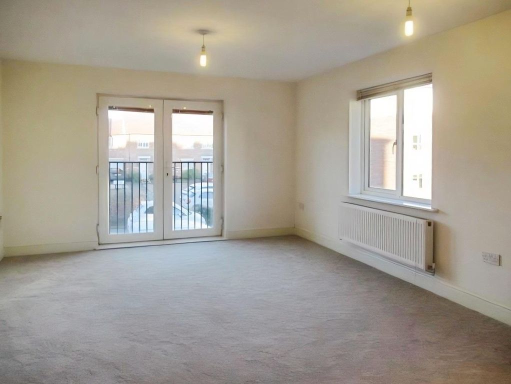 Property photo 3 of 9 Open-Plan Living Room