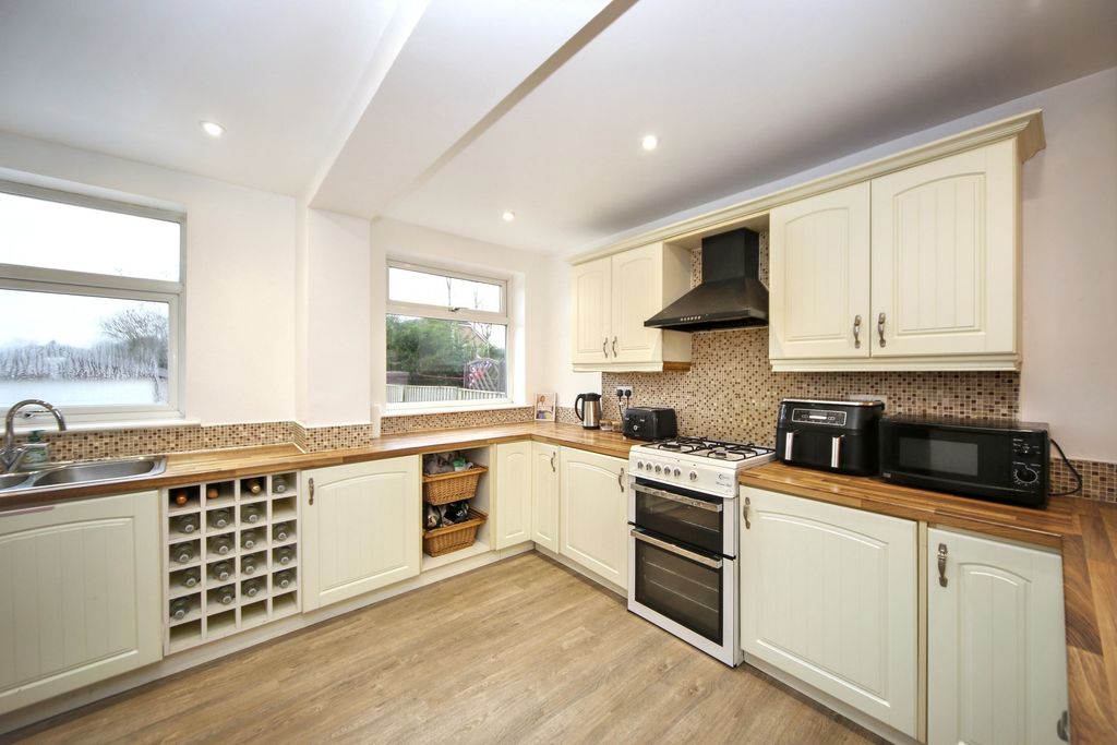 Property photo 3 of 25