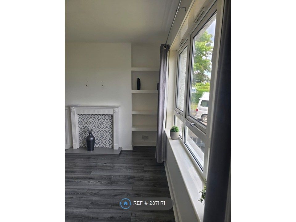 Property photo 2 of 28 Living Room