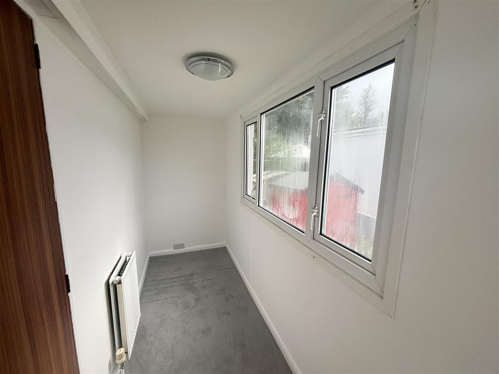Property photo 3 of 11 Entrance Hall